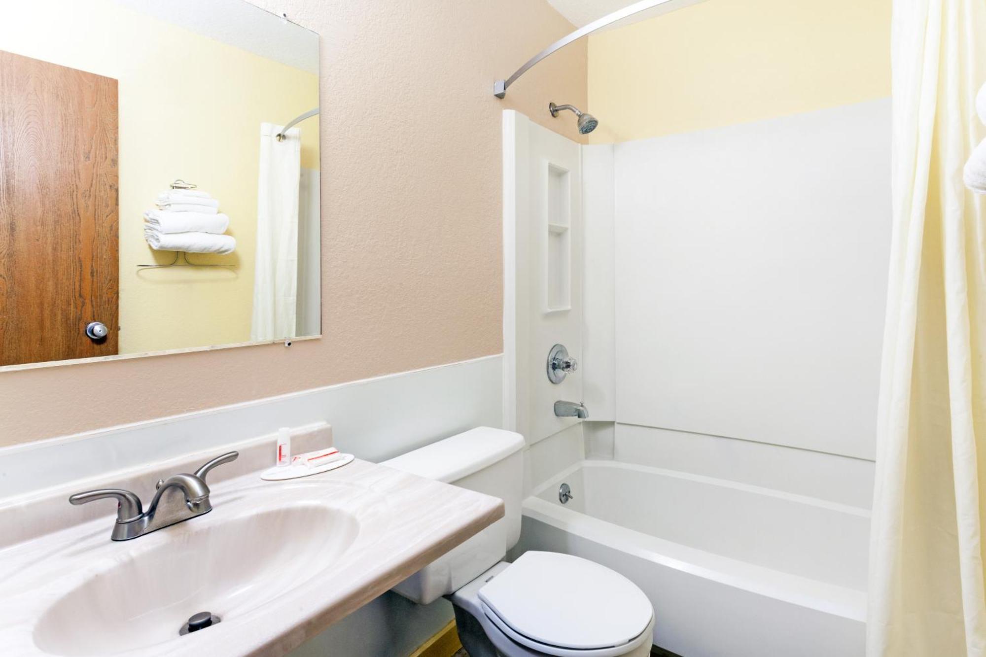 במוטל Super 8 By Wyndham Bath Hammondsport Area חדר תמונה