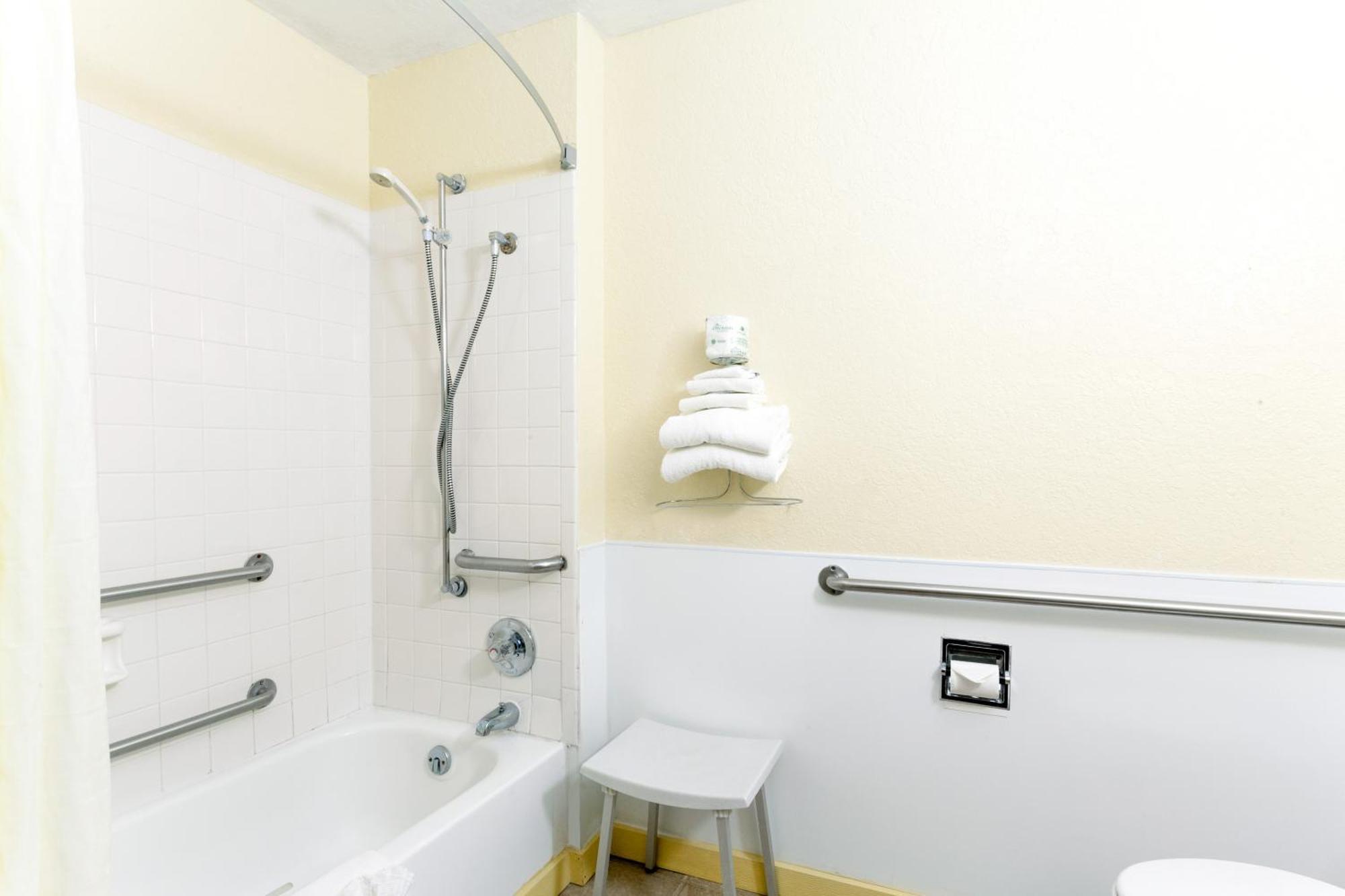 במוטל Super 8 By Wyndham Bath Hammondsport Area חדר תמונה